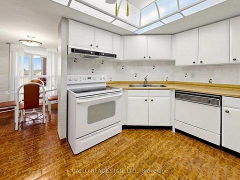 Photo 19 at 203 - 10 Kenneth Avenue, Willowdale East, Toronto