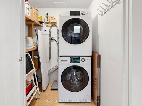Photo 32 at 203 - 10 Kenneth Avenue, Willowdale East, Toronto