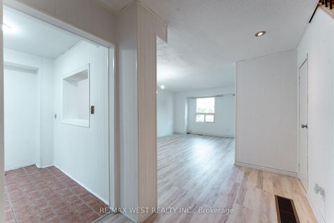 Photo 8 at 37 - 69 Maple Branch Path, The Westway, Toronto