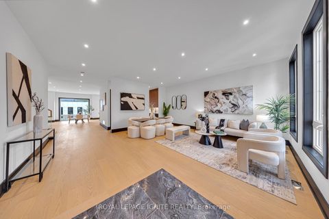 Photo 2 at 15 Deblyn Drive E, L'Amoreaux, Toronto