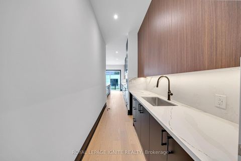 Photo 5 at 15 Deblyn Drive E, L'Amoreaux, Toronto