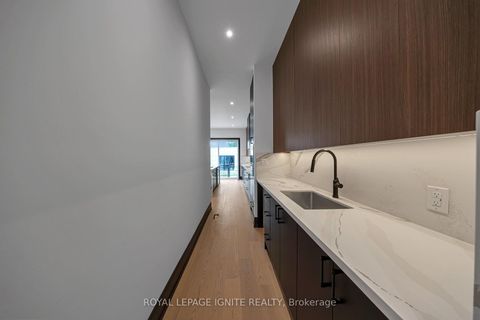Photo 6 at 15 Deblyn Drive E, L'Amoreaux, Toronto