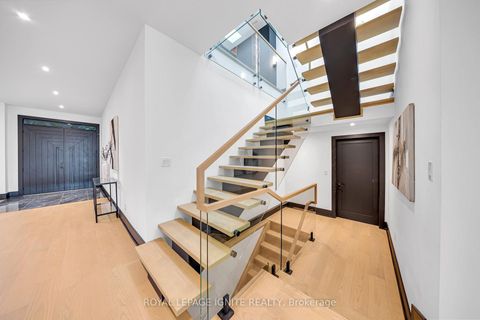 Photo 7 at 15 Deblyn Drive E, L'Amoreaux, Toronto