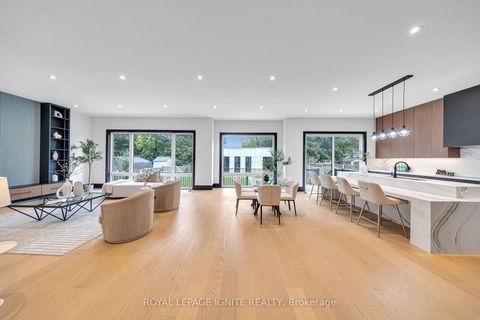 Photo 8 at 15 Deblyn Drive E, L'Amoreaux, Toronto