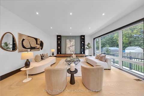 Photo 9 at 15 Deblyn Drive E, L'Amoreaux, Toronto