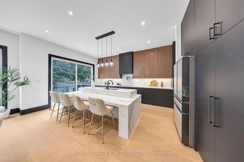Photo 11 at 15 Deblyn Drive E, L'Amoreaux, Toronto