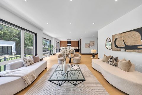 Photo 15 at 15 Deblyn Drive E, L'Amoreaux, Toronto
