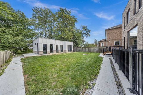 Photo 41 at 15 Deblyn Drive E, L'Amoreaux, Toronto