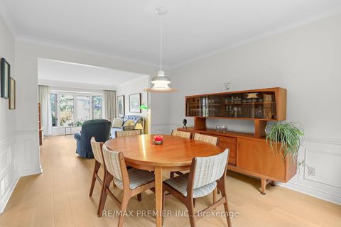 Photo 5 at 19 Temagami Court, Newtonbrook East, Toronto