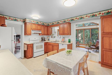 Photo 8 at 19 Temagami Court, Newtonbrook East, Toronto
