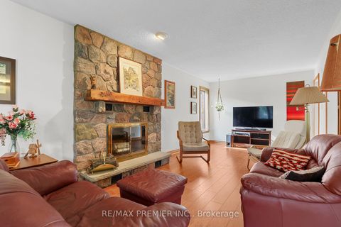 Photo 9 at 19 Temagami Court, Newtonbrook East, Toronto