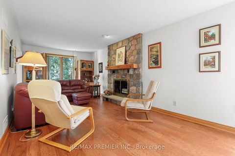 Photo 10 at 19 Temagami Court, Newtonbrook East, Toronto