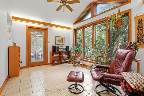 Photo 11 at 19 Temagami Court, Newtonbrook East, Toronto