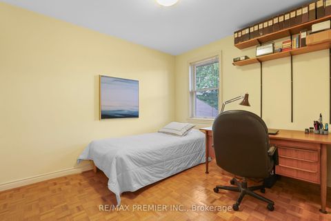 Photo 14 at 19 Temagami Court, Newtonbrook East, Toronto