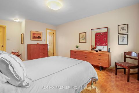 Photo 20 at 19 Temagami Court, Newtonbrook East, Toronto