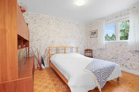 Photo 22 at 19 Temagami Court, Newtonbrook East, Toronto
