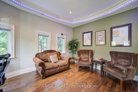 Photo 4 at 452 Fernleigh Circle S, Crosby, Richmond Hill