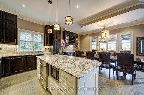 Photo 10 at 452 Fernleigh Circle S, Crosby, Richmond Hill