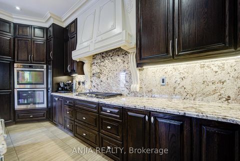 Photo 11 at 452 Fernleigh Circle S, Crosby, Richmond Hill