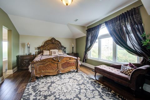 Photo 19 at 452 Fernleigh Circle S, Crosby, Richmond Hill