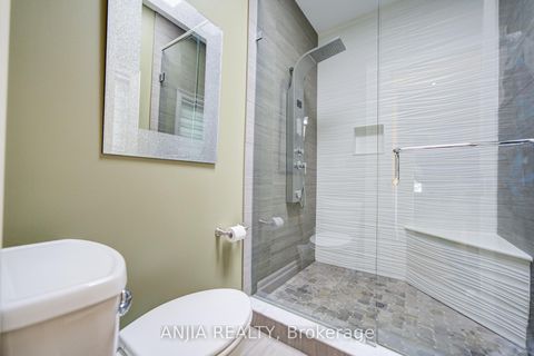 Photo 22 at 452 Fernleigh Circle S, Crosby, Richmond Hill