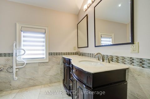 Photo 32 at 452 Fernleigh Circle S, Crosby, Richmond Hill