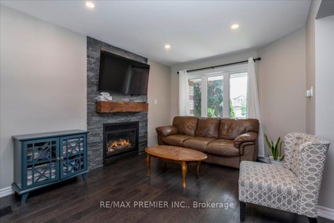 Photo 2 at 129 Chalmers Drive, Painswick South, Barrie