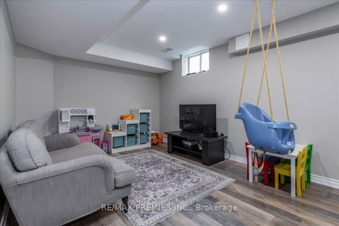 Photo 13 at 129 Chalmers Drive, Painswick South, Barrie