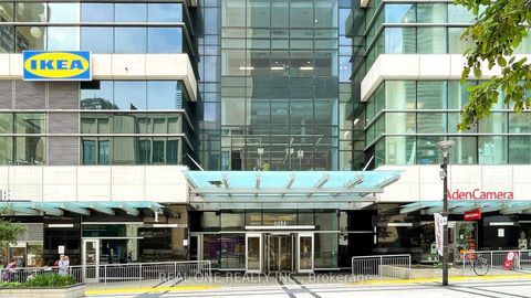Photo 2 at 5814 - 386 Yonge Street, Bay Street Corridor, Toronto