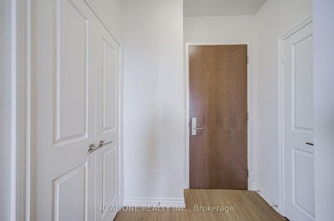 Photo 4 at 5814 - 386 Yonge Street, Bay Street Corridor, Toronto