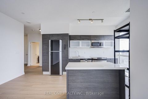 Photo 9 at 5814 - 386 Yonge Street, Bay Street Corridor, Toronto