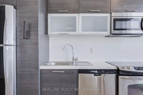 Photo 11 at 5814 - 386 Yonge Street, Bay Street Corridor, Toronto