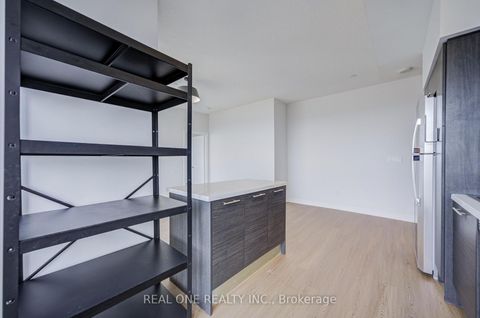 Photo 15 at 5814 - 386 Yonge Street, Bay Street Corridor, Toronto