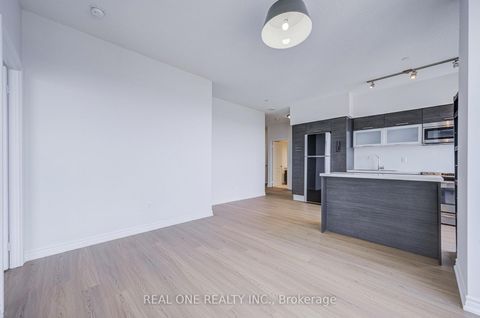 Photo 19 at 5814 - 386 Yonge Street, Bay Street Corridor, Toronto