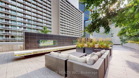 Photo 42 at 5814 - 386 Yonge Street, Bay Street Corridor, Toronto