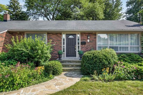 Photo 3 at 7 Greening Crescent, Rosethorn, Toronto