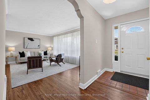 Photo 4 at 7 Greening Crescent, Rosethorn, Toronto