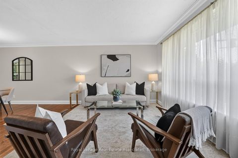 Photo 5 at 7 Greening Crescent, Rosethorn, Toronto