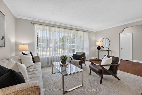 Photo 6 at 7 Greening Crescent, Rosethorn, Toronto