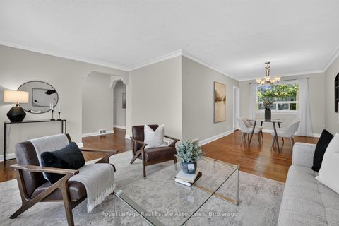 Photo 8 at 7 Greening Crescent, Rosethorn, Toronto