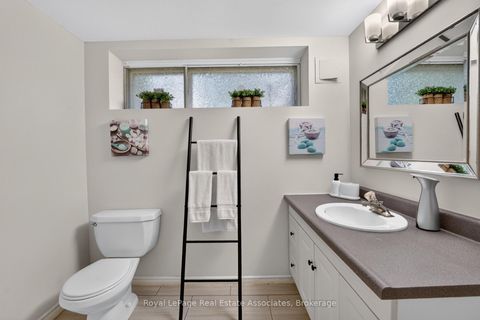 Photo 33 at 7 Greening Crescent, Rosethorn, Toronto