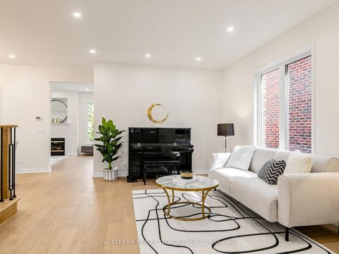 Photo 2 at 157 Bilbrough Street, Bayview Northeast, Aurora