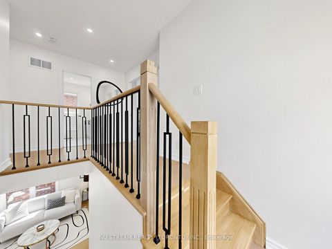 Photo 10 at 157 Bilbrough Street, Bayview Northeast, Aurora