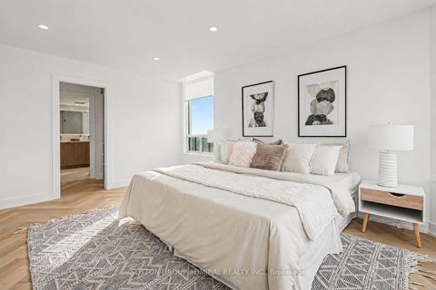 Photo 11 at PH110 - 7250 Yonge Street, Yorkhill, Vaughan