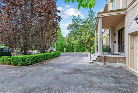 Photo 2 at 164 Owen Boulevard, Windfields, Toronto