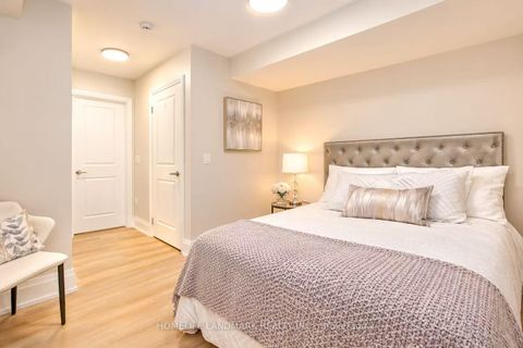 Photo 1 at 30 Kenneth Wood Crescent, Newtonbrook East, Toronto