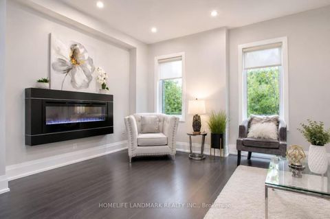 Photo 2 at 30 Kenneth Wood Crescent, Newtonbrook East, Toronto