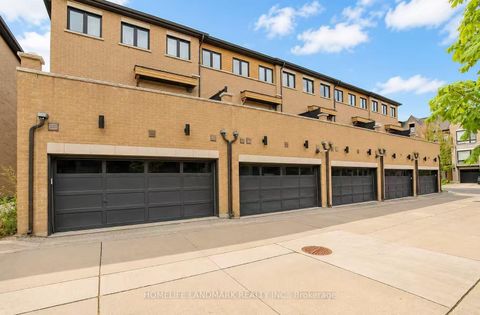 Photo 18 at 30 Kenneth Wood Crescent, Newtonbrook East, Toronto