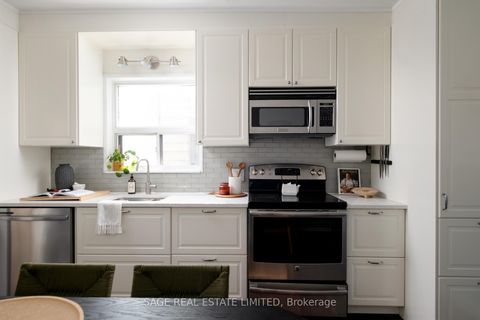Photo 7 at 221 Palmerston Avenue, Bellwoods, Toronto