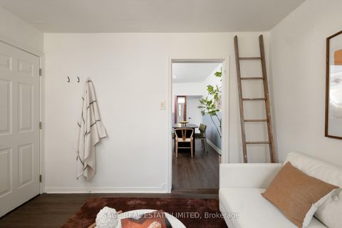 Photo 12 at 221 Palmerston Avenue, Bellwoods, Toronto